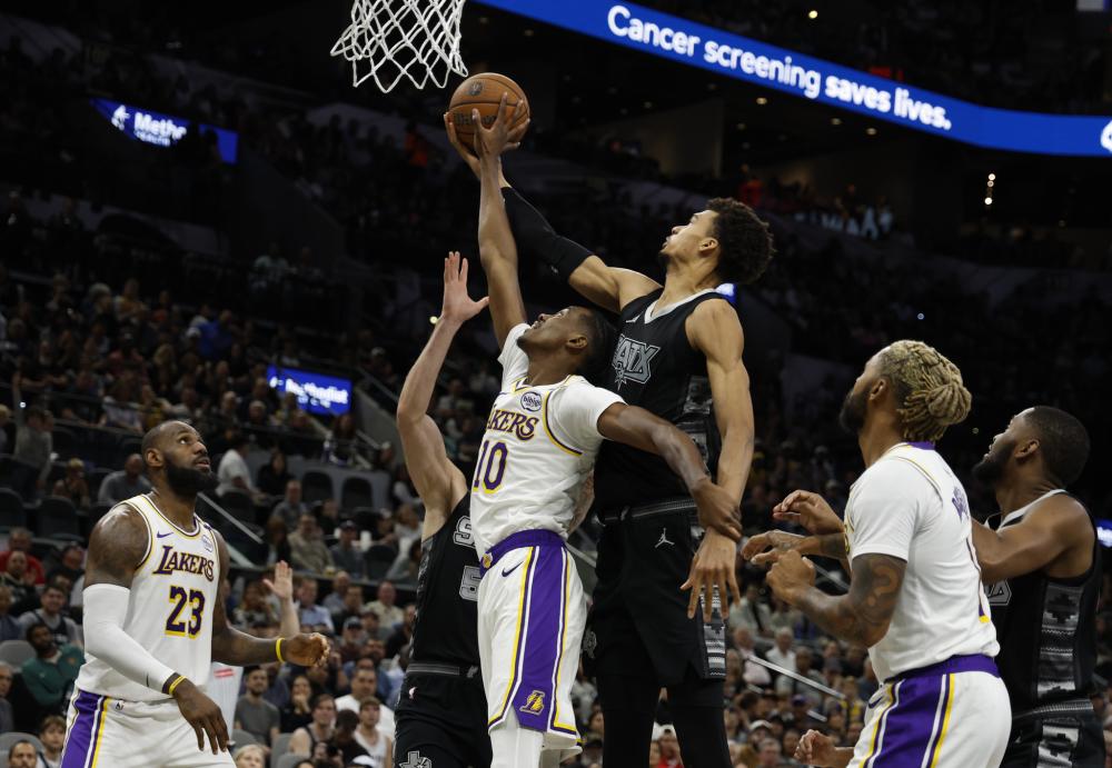 人替补球员 人替补球员