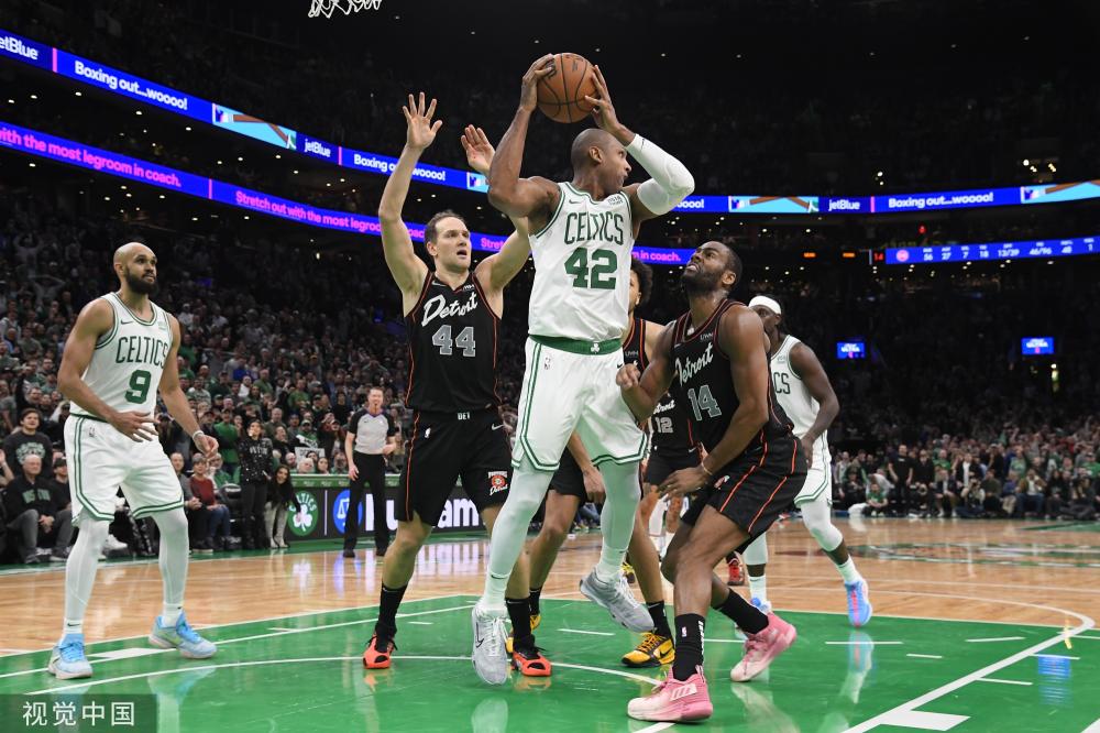 副攻的拦网 副攻的拦网