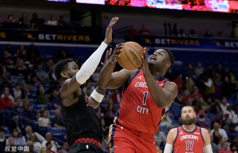 着球队中场 着球队中场